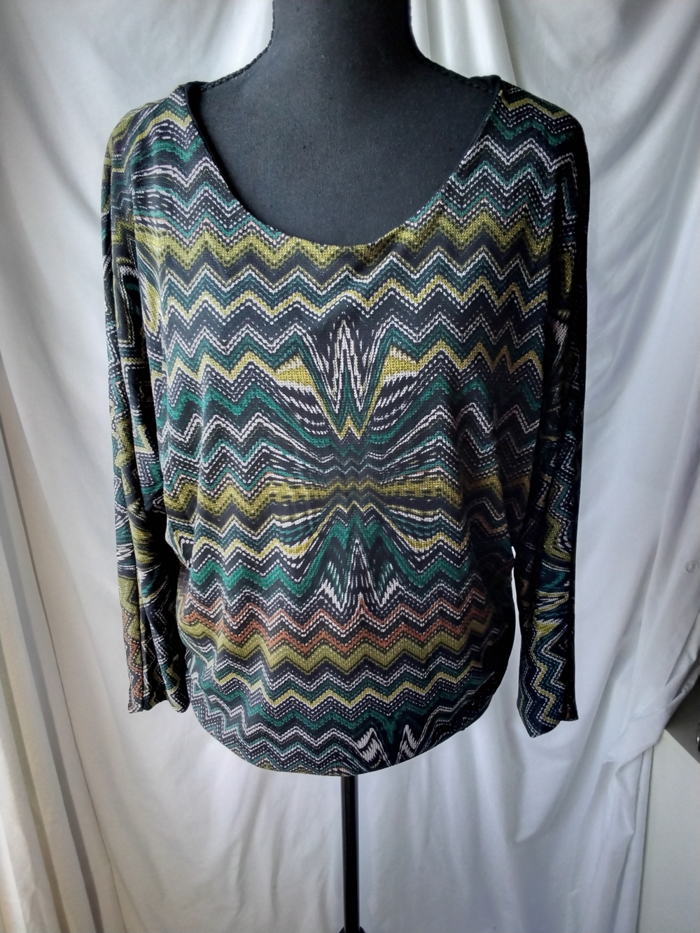 Nally & Millie Chevron-Print Long Sleeve Top in Green and Black